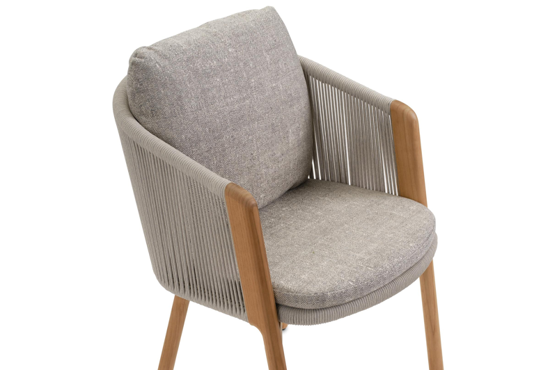 Gardo tuinstoel in teak en beige verticaal geweven ronde rope met kussen in chartres pewter all weather sunbrella® luxe