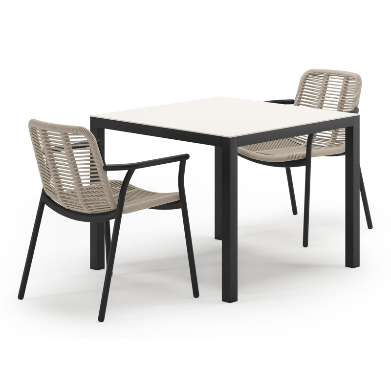 Feltro tuinset in zwart aluminium en crema minerale sintered stone met 2 stapelbare Berga tuinstoelen