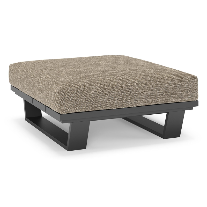 Pouf Pagino en aluminium noir et coussins en all weather cosytica madagascar burch