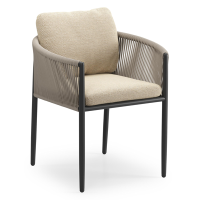 Organo tuinstoel in zwart aluminium en zwart verticaal geweven luxe vlakke rope met stoelkussen in All Weather Cosytica Althea Camel