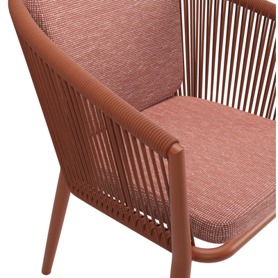 Orso tuinstoel in roestbruin aluminium en roestbruin verticaal geweven ronde rope met zitkussen in All Weather Sunbrella® Luxe Slow Alezan