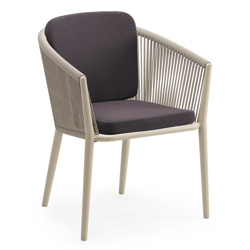 Chaise de jardin Orso en aluminium beige et corde ronde tissée verticalement beige avec coussin en All Weather Sunbrella® Luxe Tundra Red