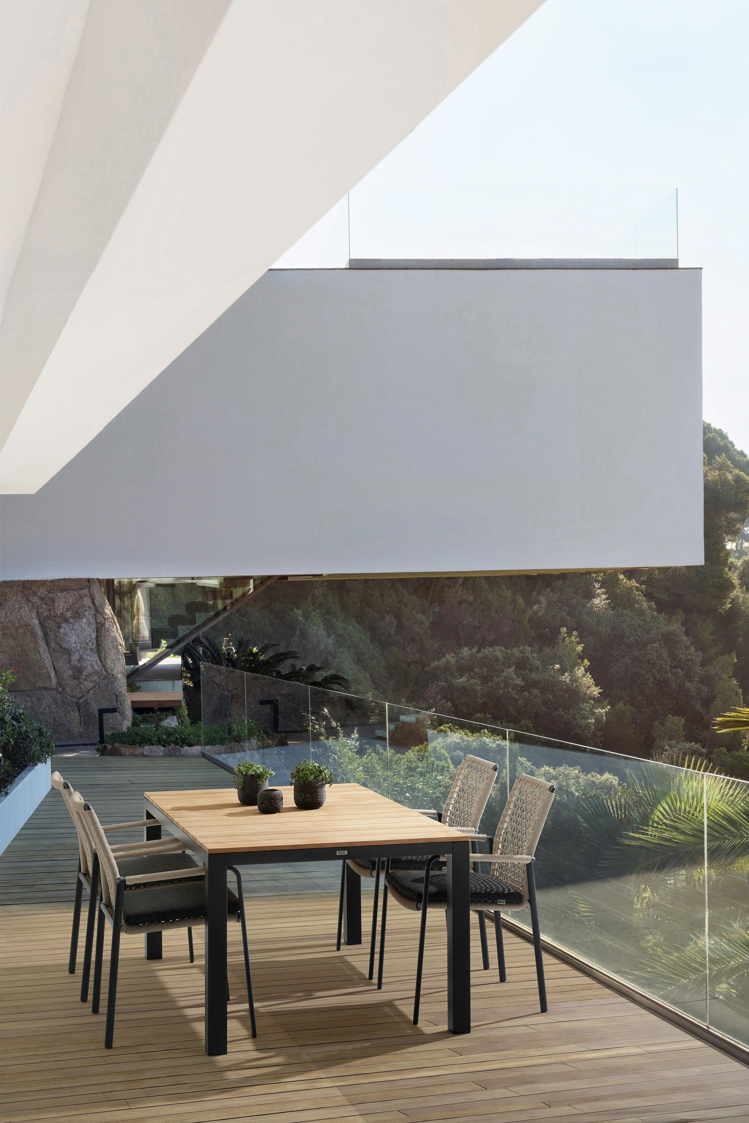 Chaise de jardin Como en aluminium noir et corde ronde tissée carrée beige