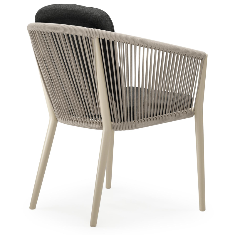 Orso tuinstoel in beige aluminium en beige verticaal geweven ronde rope met luxe zitkussen in All Weather Sunbrella® Luxe Chartres Sooty