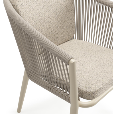 Orso stapelbare tuinstoel in beige aluminium en beige vierkant geweven ronde rope met kussen in All Weather Cosytica Marbella Beige