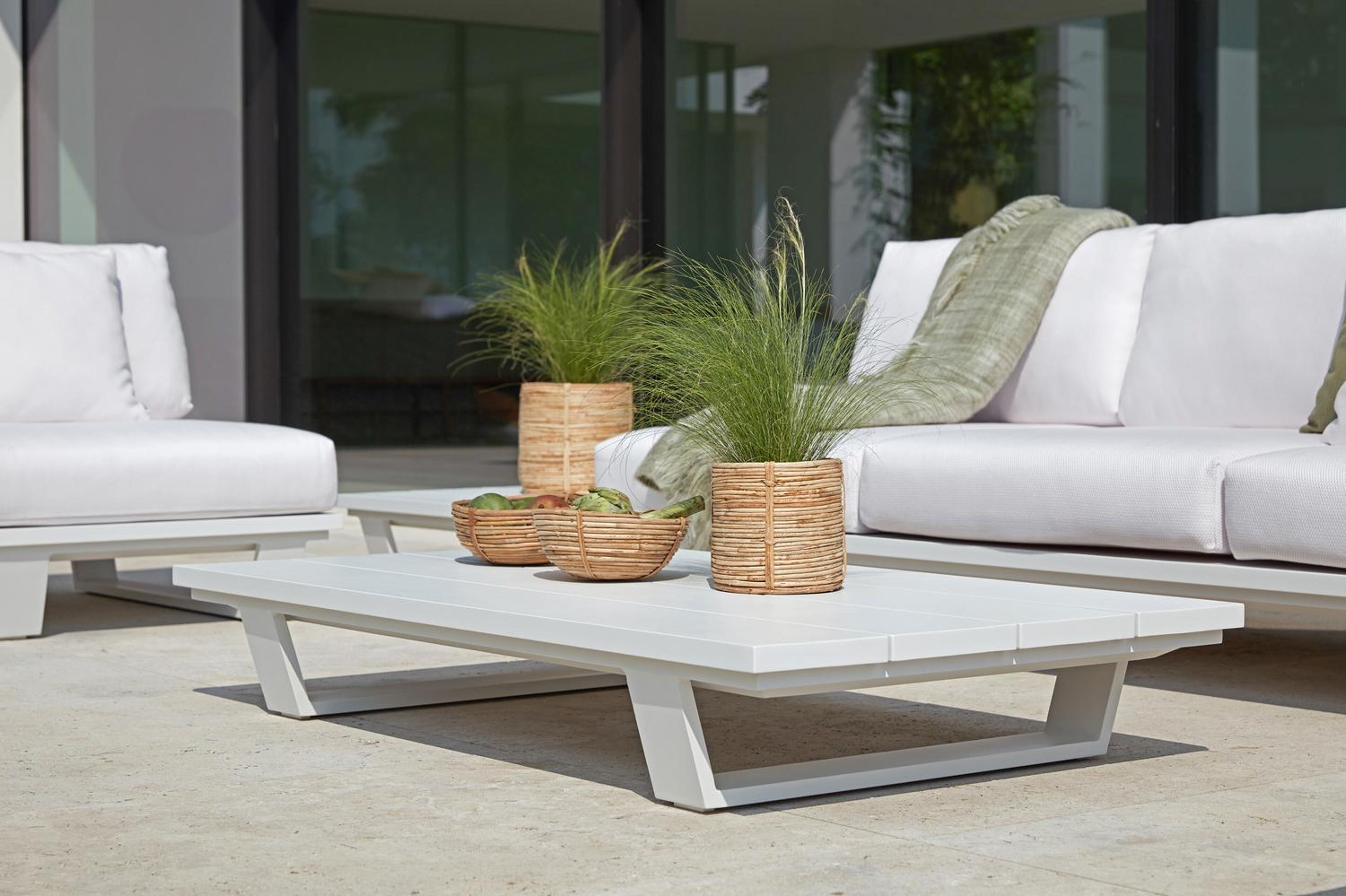 Table basse Pagino en aluminium blanc - Lg 140 x larg. 79,5 x H 21 cm