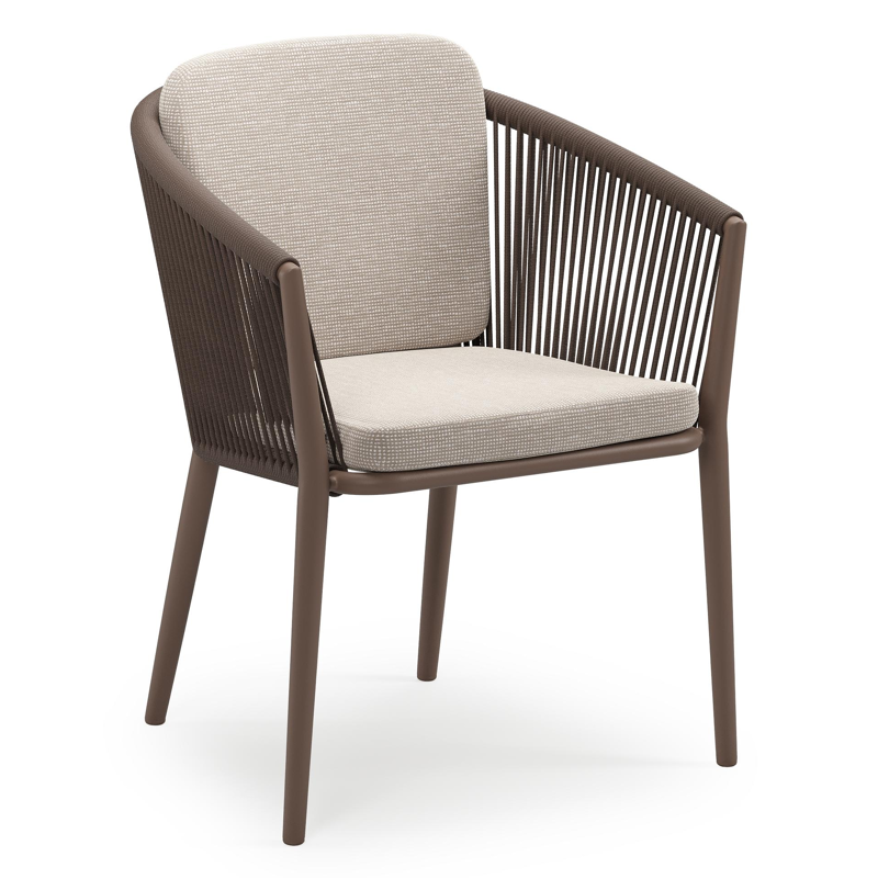 Chaise de jardin empilable Orso en aluminium taupe et corde ronde tissée verticalement taupe avec coussin en All Weather Sunbrella® Luxe Slow Farafra