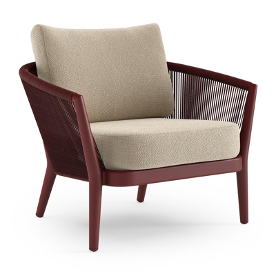 Orso loungestoel in ruby aluminium en ruby verticaal geweven ronde rope met Althea Chalk all weather cosytica kussen