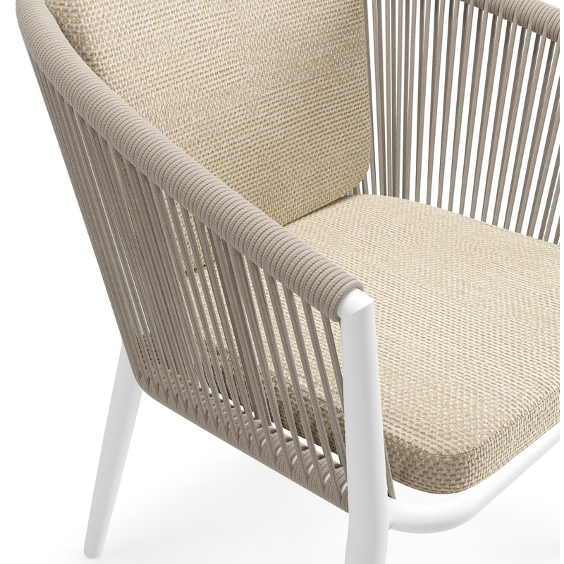 Orso tuinstoel in wit aluminium en beige verticaal geweven ronde rope met zitkussen in All Weather Cosytica Althea Camel