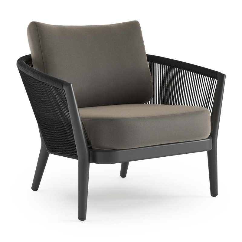 Orso loungestoel in zwart aluminium en zwart verticaal geweven ronde rope met Natte Carbon Beige all weather sunbrella® luxe kussen