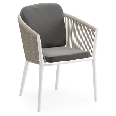 Orso tuinstoel in wit aluminium en beige verticaal geweven ronde rope met luxe zitkussen in All Weather Sunbrella® Luxe Natte Charcoal Chine