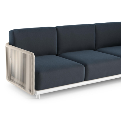 Salon de jardin d'angle Organo en aluminium blanc et corde luxe plate tissée verticalement beige et coussin en all weather Sunbrella® luxe heritage indigo