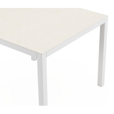 Feltro tuinset in wit aluminium en sintered stone Crema minerale met 2 Calobra tuinstoelen