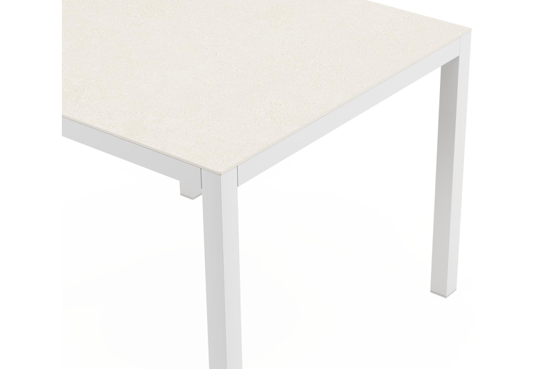 Feltro tuinset in wit aluminium en sintered stone Crema minerale met 2 Zamora tuinstoelen