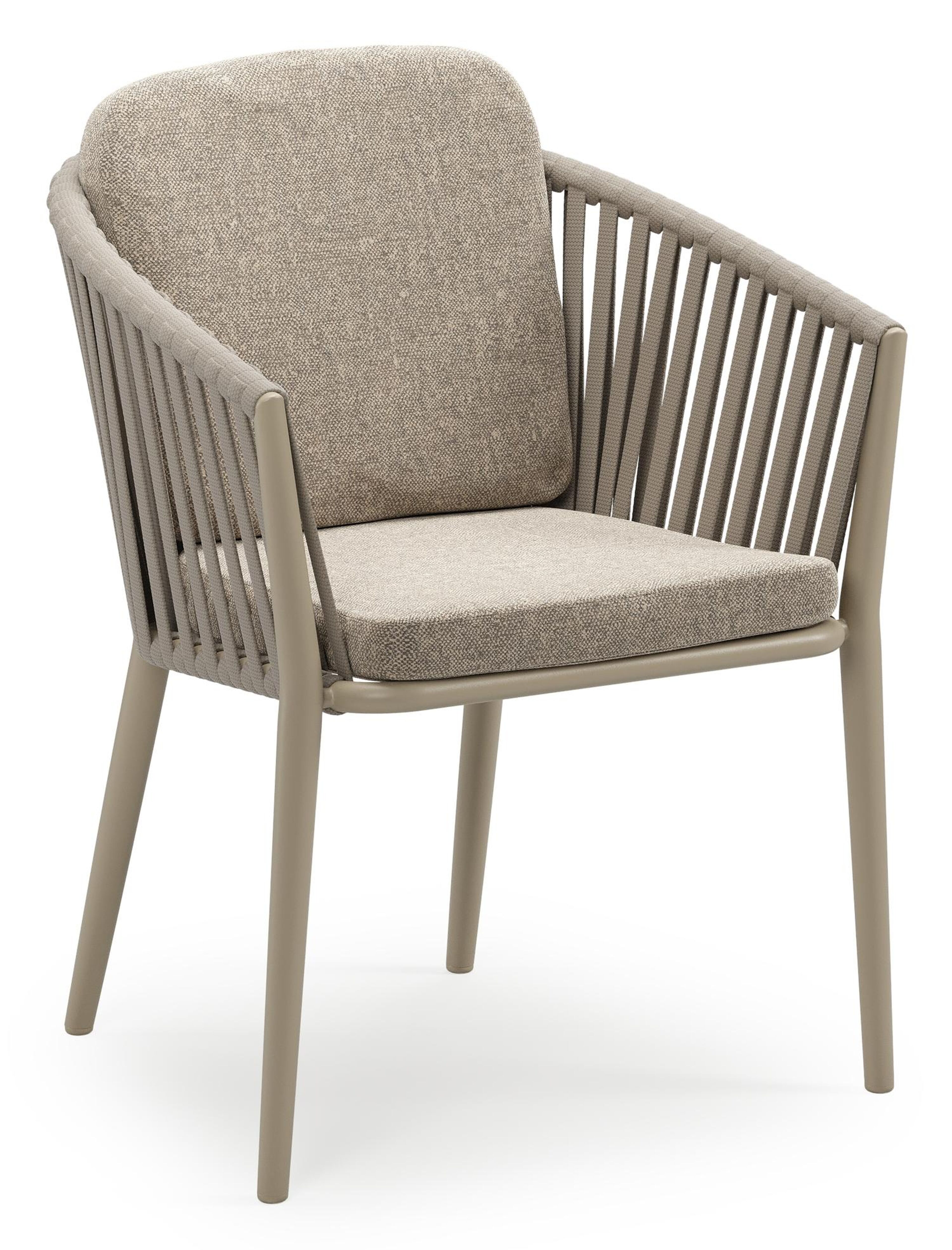 Orso stapelbare tuinstoel in beige aluminium en beige verticaal geweven luxe vlakke brede rope met stoelkussen in All Weather Sunbrella® Luxe Chartres Pewter