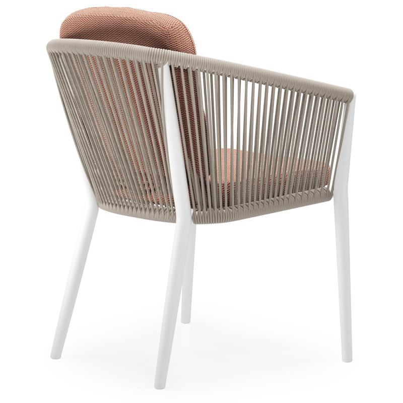 Orso tuinstoel in wit aluminium en beige verticaal geweven ronde rope met luxe zitkussen in All Weather Sunbrella® Luxe Lopi Fawn