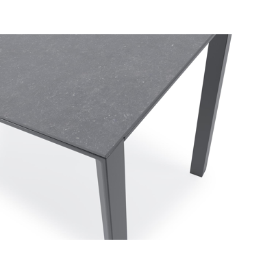 Malito tuintafel in zwart aluminium en volkeramiek pierre bleue - L 140 x B 80 x H 75,5 cm