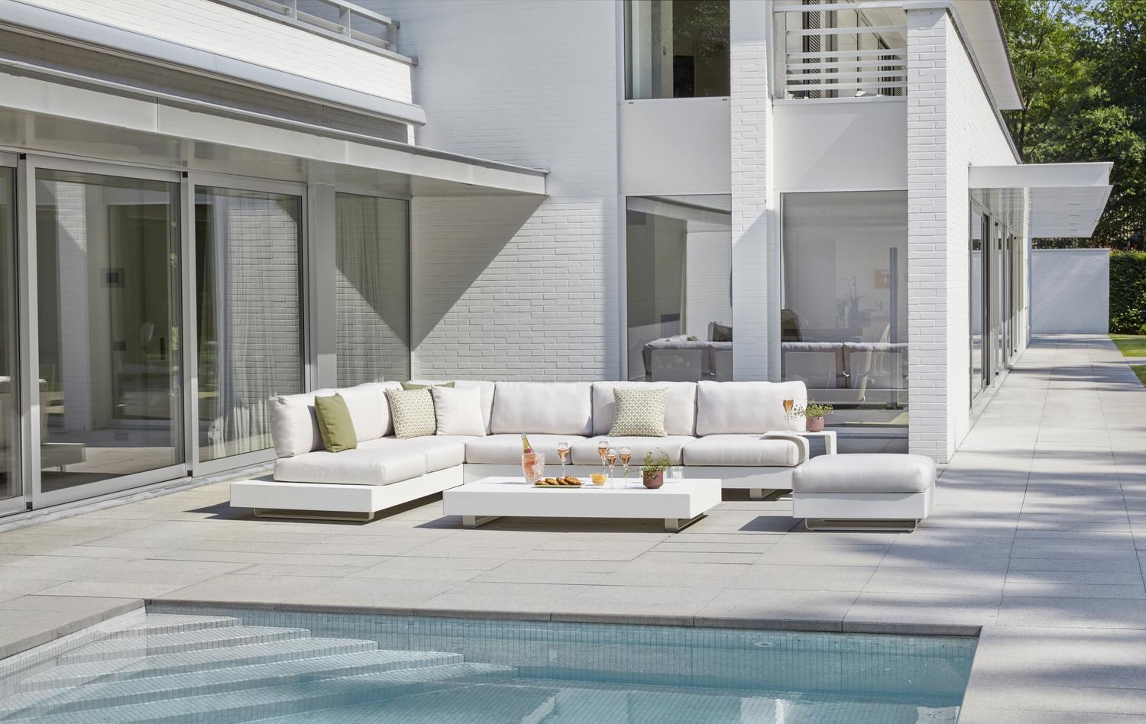 Table d'appoint Tufo en aluminium blanc - Lg 40 x larg. 47 x H 45 cm