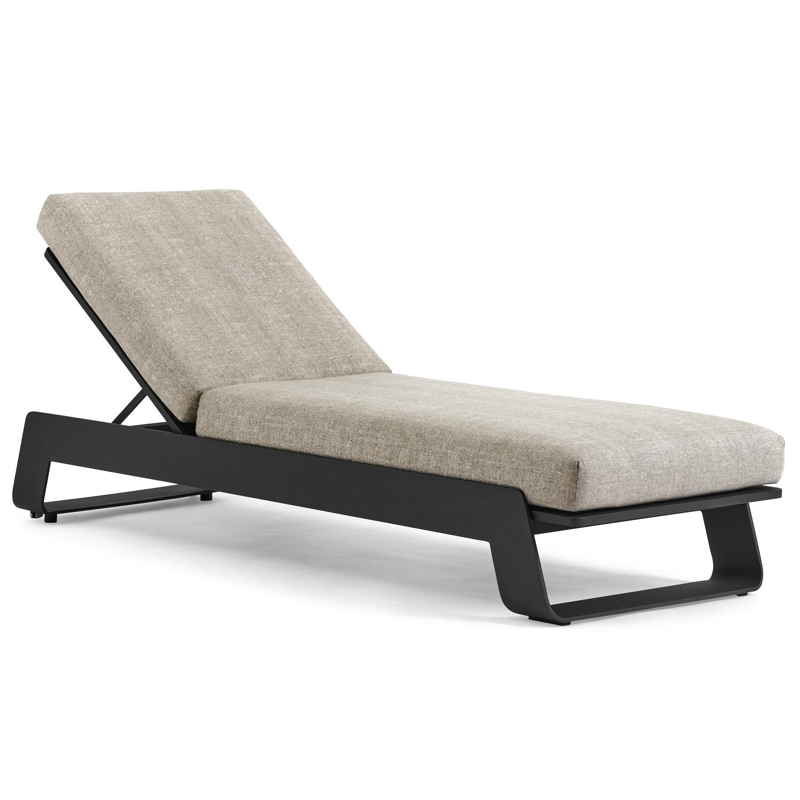 Atessa verstelbaar ligbed in zwart aluminium met chartres pewter all weather sunbrella® luxe kussens