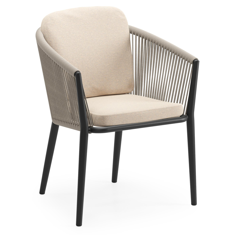 Orso tuinstoel in zwart aluminium en beige verticaal geweven ronde rope met luxe zitkussen in All Weather Sunbrella® Luxe Heritage Papyrus
