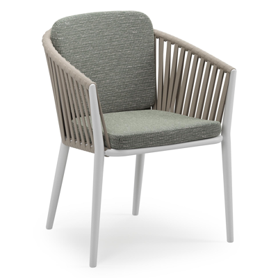 Orso stapelbare tuinstoel in wit aluminium en beige verticaal geweven luxe vlakke brede rope met stoelkussen in All Weather Sunbrella® Luxe Slow Fern