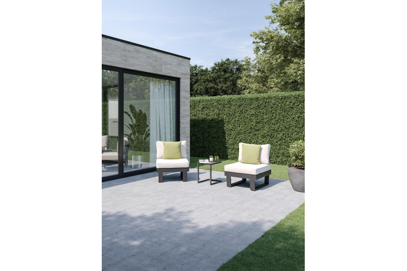 Alora loungestoel in zwart aluminium met beige weather+ softtouch kussens