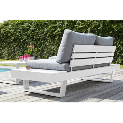 Alora loungeset in wit aluminium met grijs polyester kussens en loungetafel
