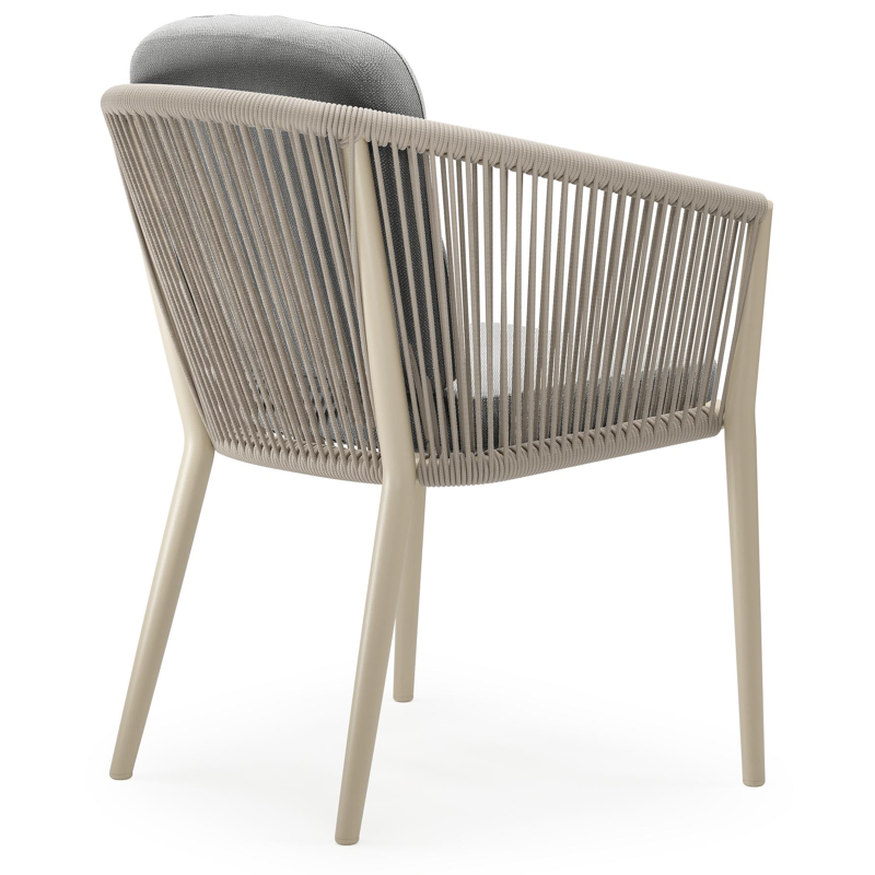 Orso tuinstoel in beige aluminium en beige verticaal geweven ronde rope met luxe zitkussen in All Weather Sunbrella® Luxe Savane Grey