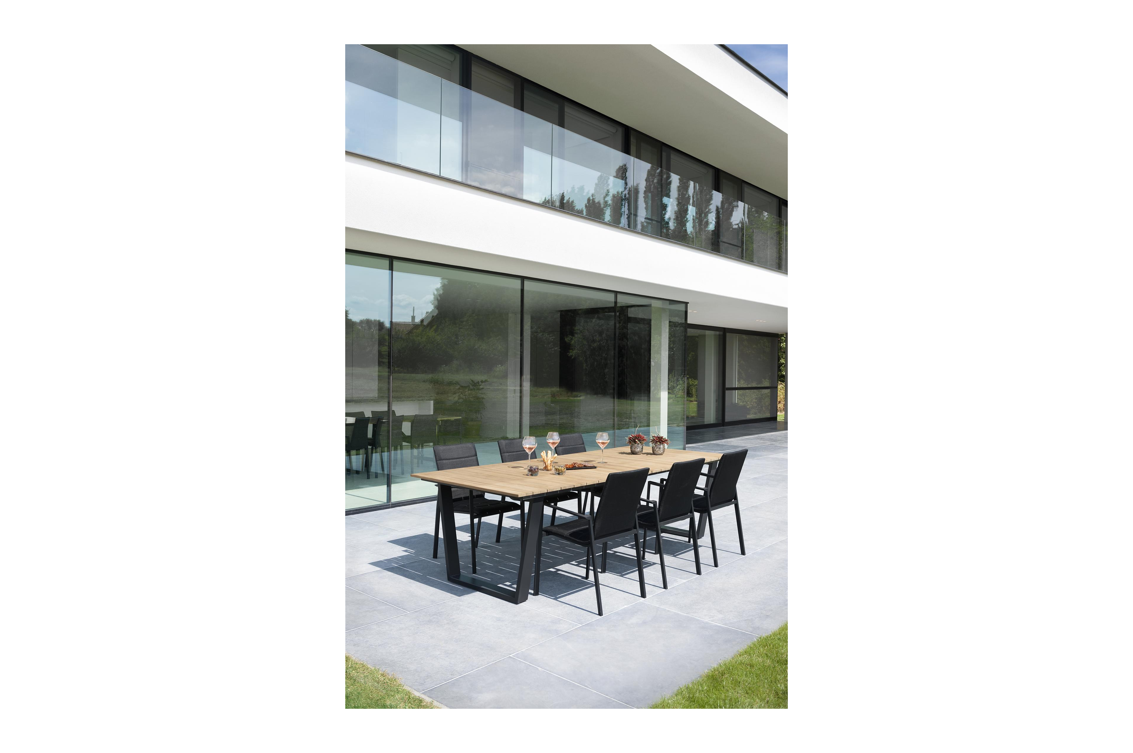 Cirello stapelbare tuinstoel in zwart aluminium en zwart luxe comfort textilene