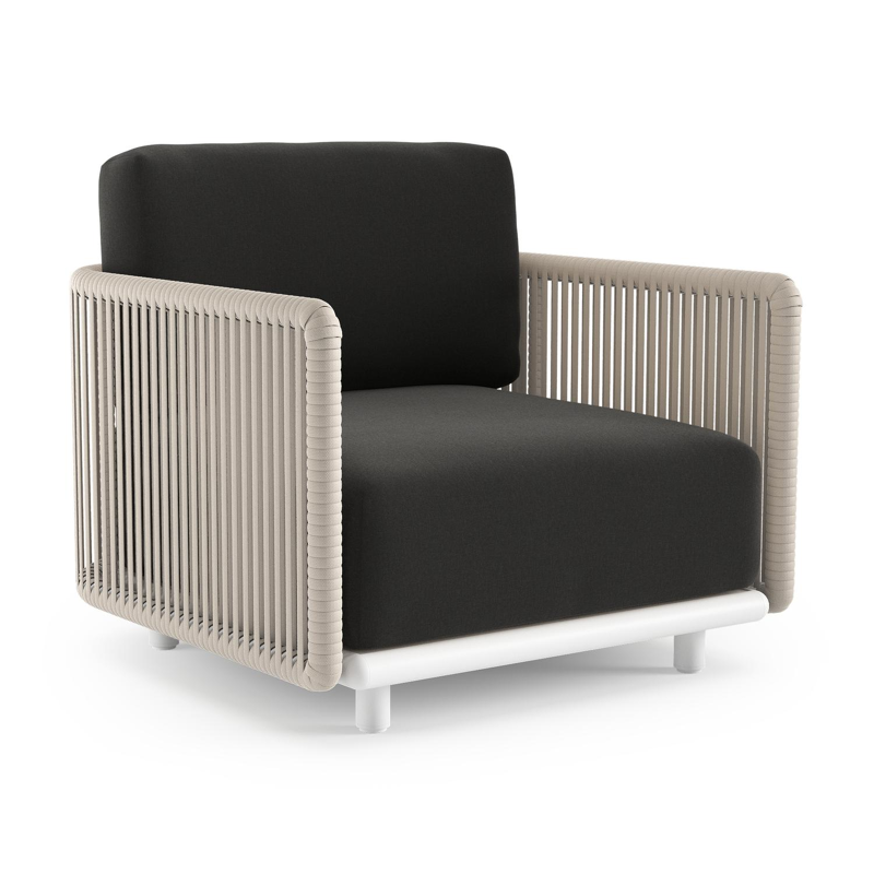 Organo loungestoel in wit aluminium en beige verticaal geweven luxe vlakke rope met natte sooty all weather Sunbrella® luxe kussen