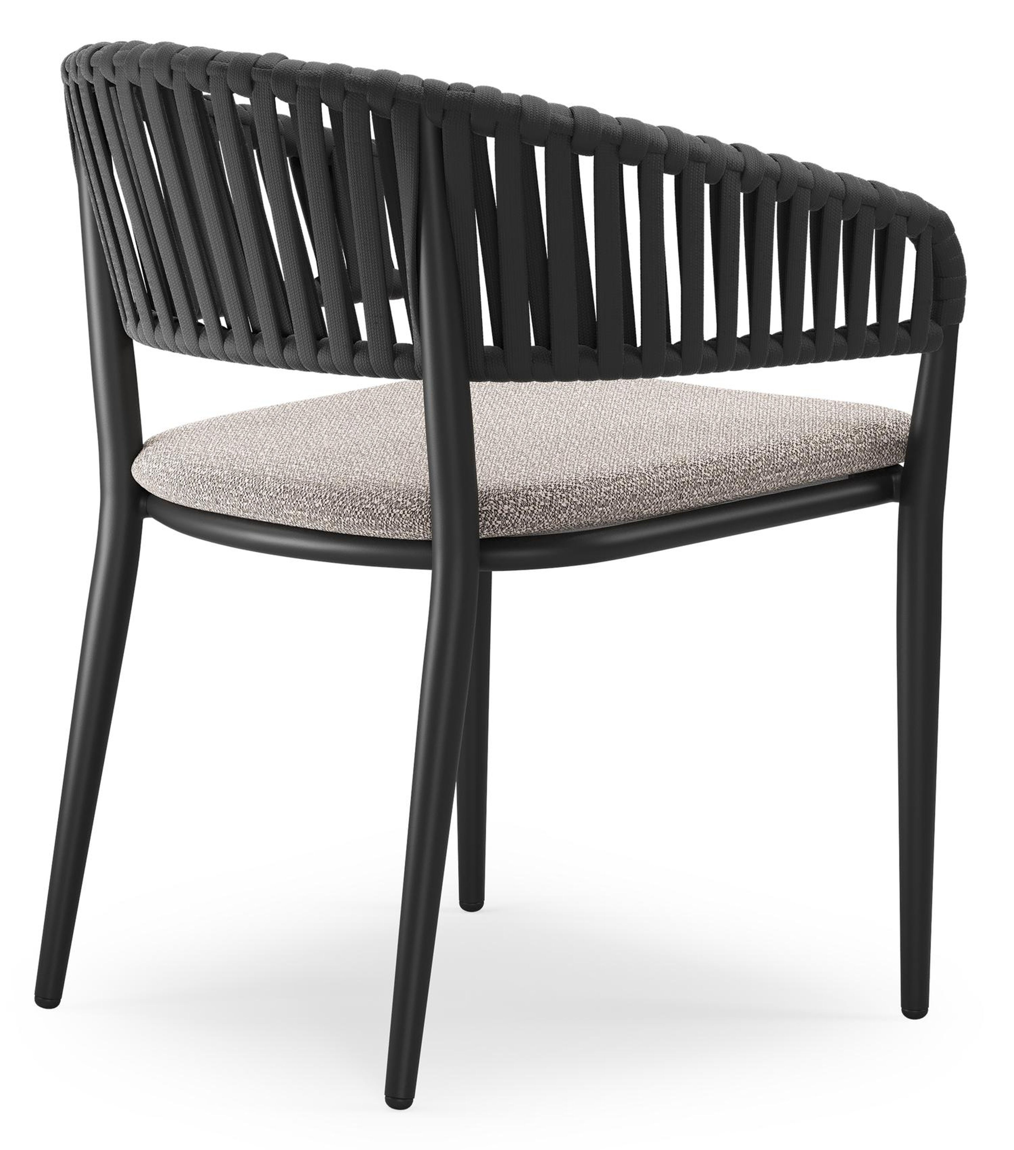 Tolfa stapelbare tuinstoel in zwart aluminium en zwart verticaal geweven luxe vlakke brede rope met stoelkussen in All Weather Sunbrella® Luxe Wander Granite