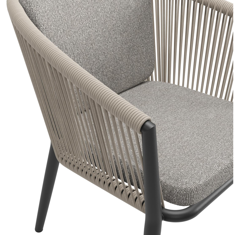 Orso tuinstoel in zwart aluminium en beige verticaal geweven ronde rope met zitkussen in All Weather Sunbrella® Luxe Tundra Charcoal