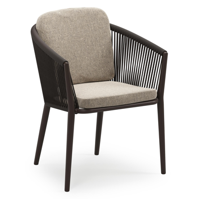 Orso stapelbare tuinstoel in donkerbruin aluminium en donkerbruin verticaal geweven ronde rope met stoelkussen in All Weather Sunbrella® Luxe Chartres Pewter