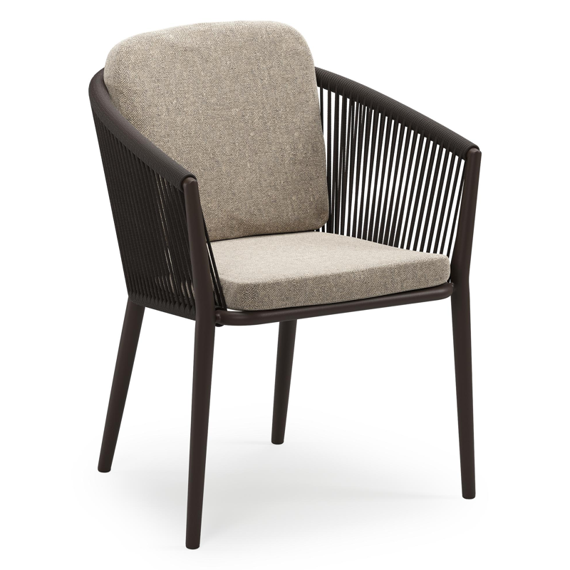 Orso stapelbare tuinstoel in donkerbruin aluminium en donkerbruin verticaal geweven ronde rope met stoelkussen in All Weather Sunbrella® Luxe Chartres Pewter