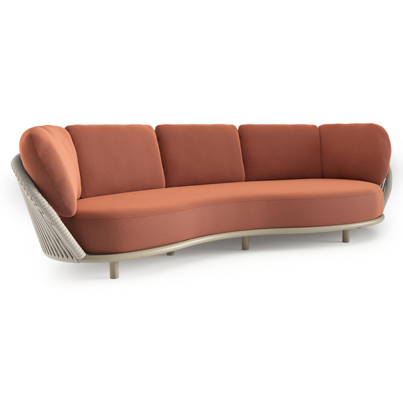 Lupino loungebank in beige aluminium en beige verticaal geweven luxe vlakke brede rope met heritage rust all weather sunbrella® luxe kussen