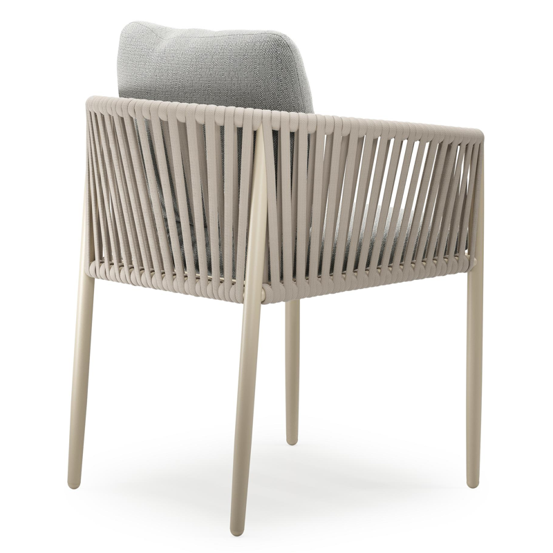 Organo tuinstoel in beige aluminium en beige verticaal geweven luxe vlakke rope met zitkussen in All Weather Sunbrella® Luxe Savane Nimbus