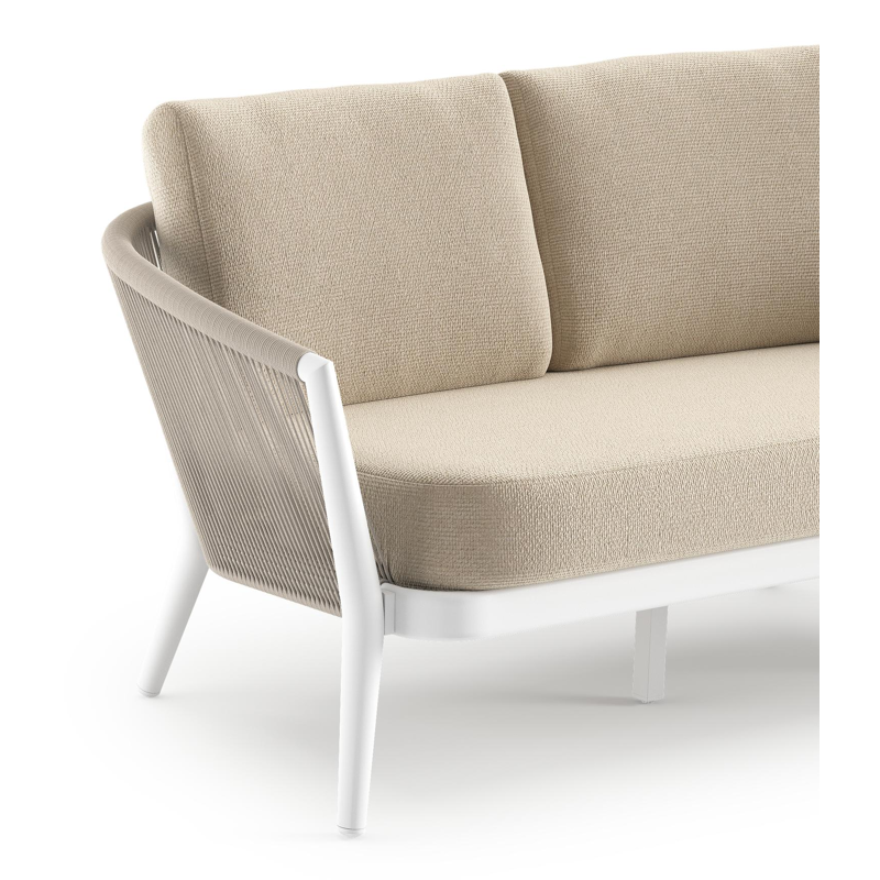 Orso loungebank in wit aluminium en beige verticaal geweven ronde rope met Althea Chalk all weather cosytica kussen