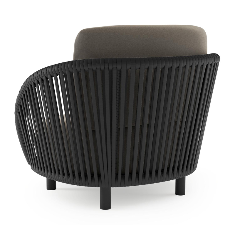 Lupino loungestoel in zwart aluminium en zwart verticaal geweven luxe vlakke brede rope met natte carbon beige all weather sunbrella® luxe kussen