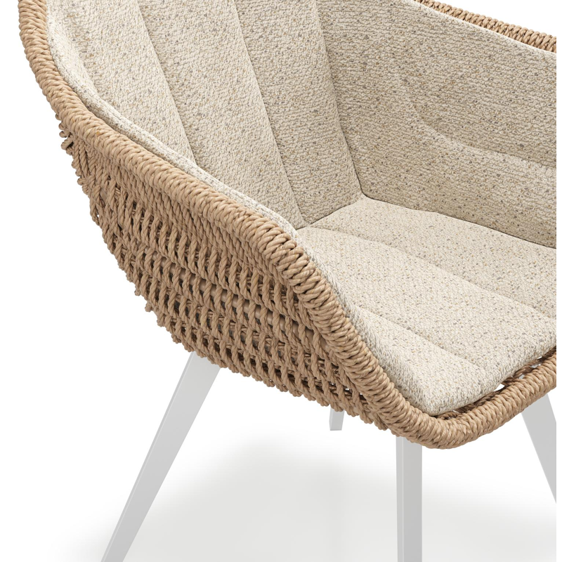 Pagino tuinstoel in wit aluminium en naturel ronde wicker met kussen in bora desert all weather cosytica