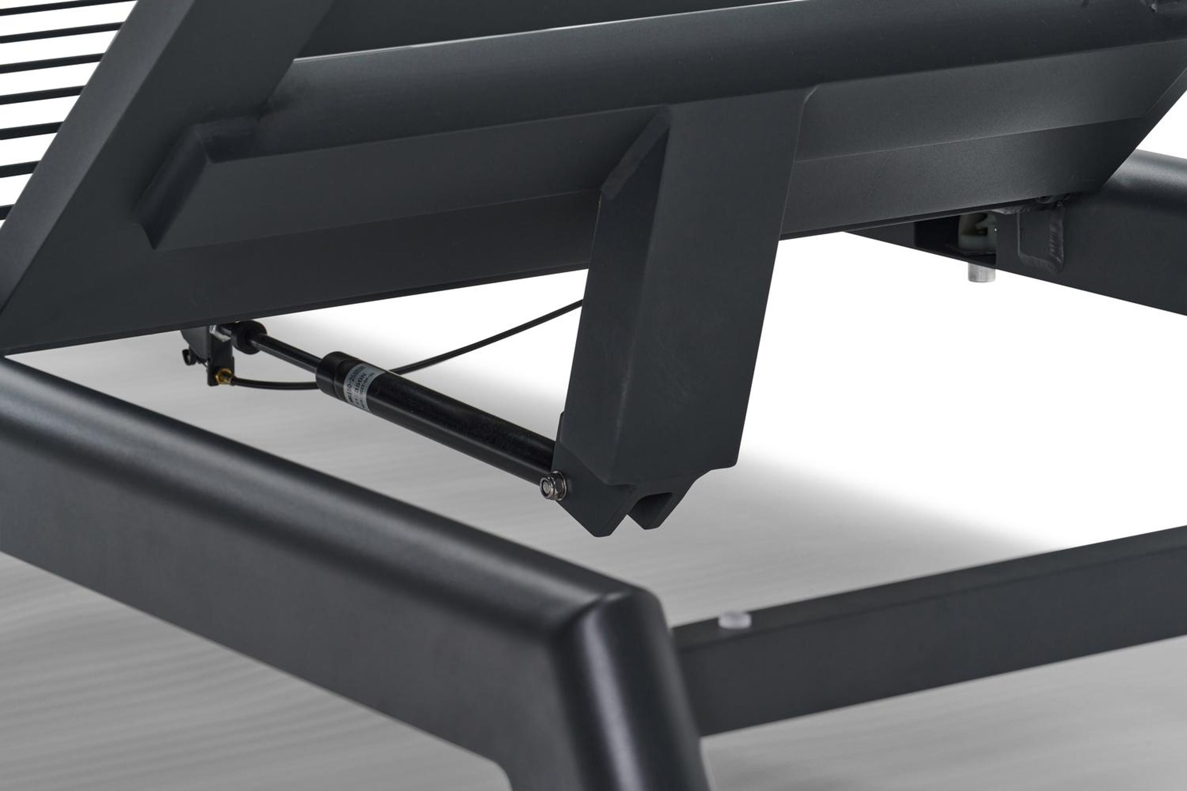 Cirello verstelbaar ligbed met pompsysteem in zwart aluminium met lopi shadow all weather sunbrella® luxe kussen