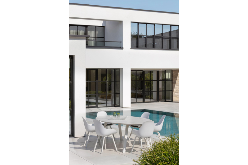 Cela tuinstoel in wit aluminium en wit kunststof