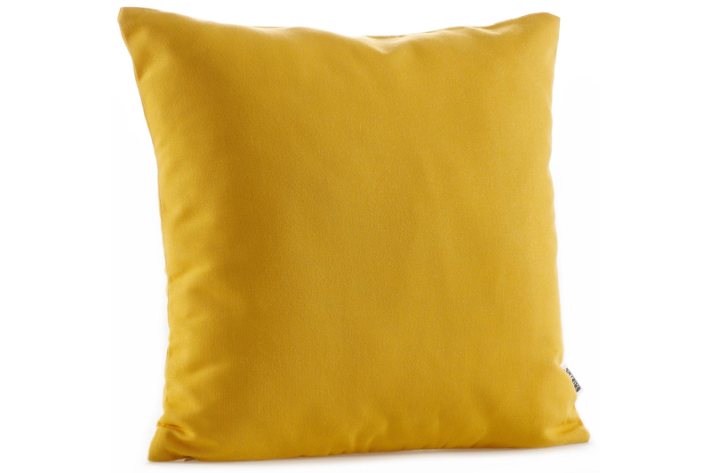 Sierkussen 55 x 55 cm in all weather sunbrella® luxe solid mimosa