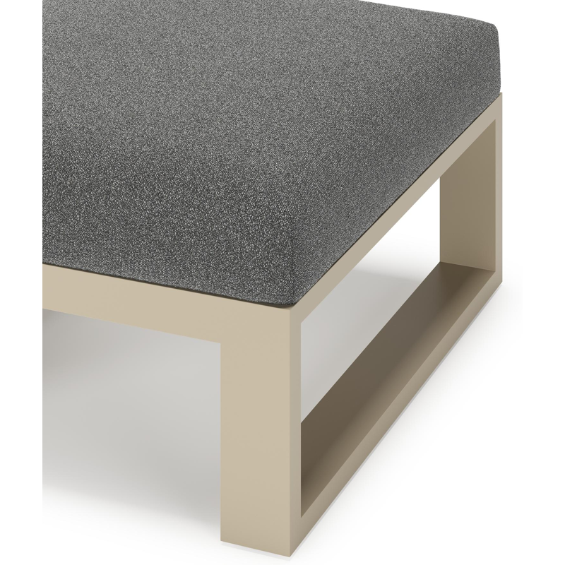 Verato poef in beige aluminium met catania black all weather cosytica kussen