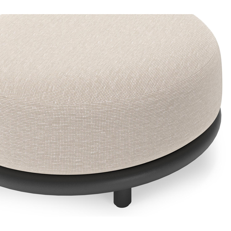 Pouf Lomano en aluminium noir et corde luxe plate tissÃ©e verticalement beige et coussins en all weather sunbrellaÂ® luxe Slow Farafra