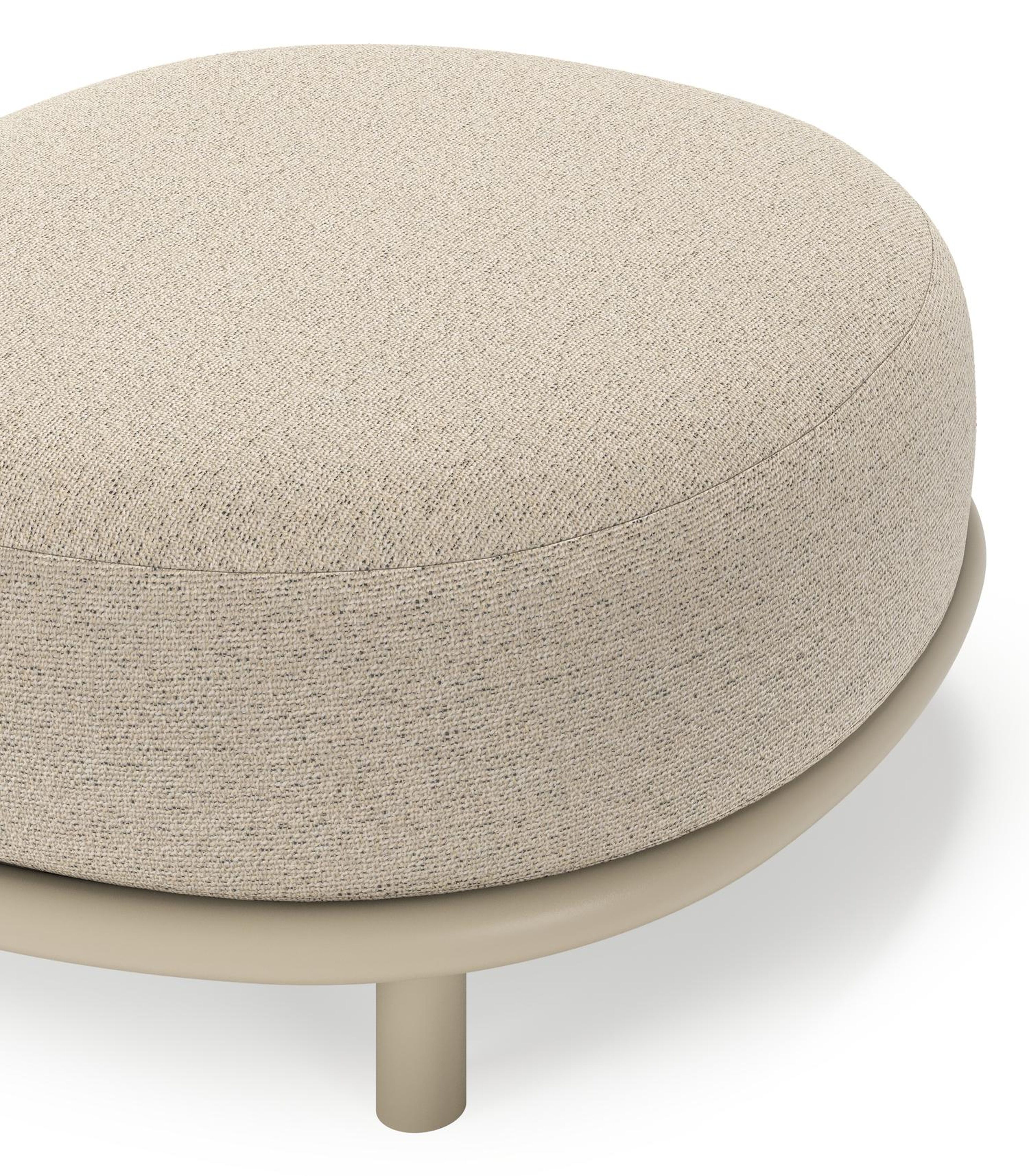 Pouf Lupino en aluminium beige et coussin en all weather cosytica marbella beige