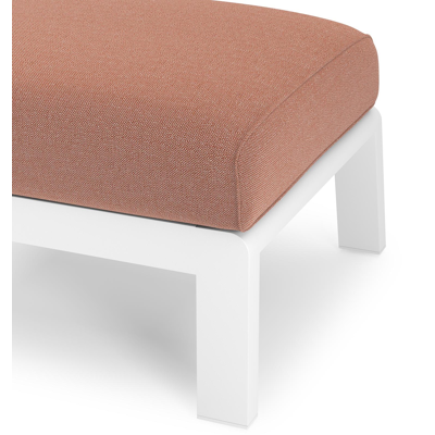 Cosenzo poef in wit aluminium met savane rust all weather sunbrella® luxe kussen