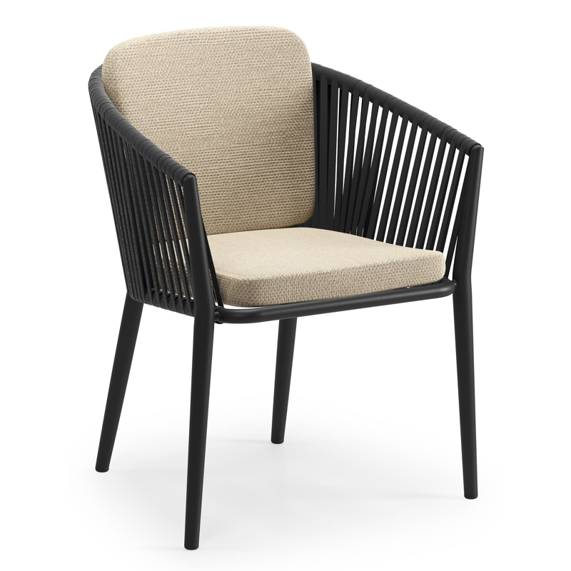 Orso tuinstoel in zwart aluminium en zwart verticaal geweven vlakke rope met zitkussen in All Weather Cosytica Althea Camel