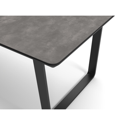 Alora tuinset in zwart aluminium en grijs keramische print tafelblad met 8 stapelbare Oviedo tuinstoelen