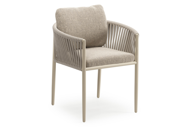 Organo tuinstoel in beige aluminium en beige verticaal geweven luxe vlakke rope met kussen in All Weather Sunbrella® Luxe Chartres Pewter