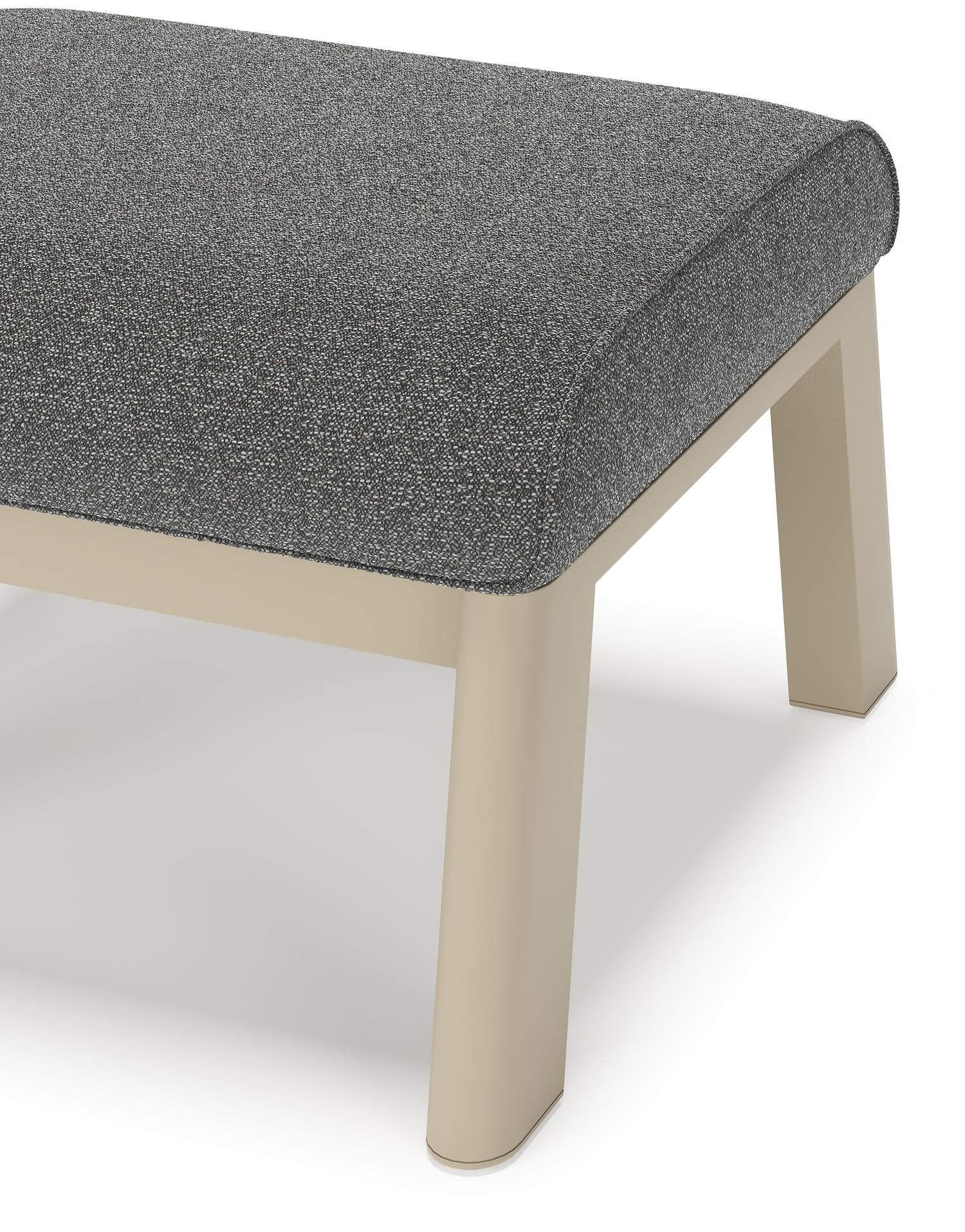 Cirello poef in beige aluminium met catania black all weather cosytica kussen